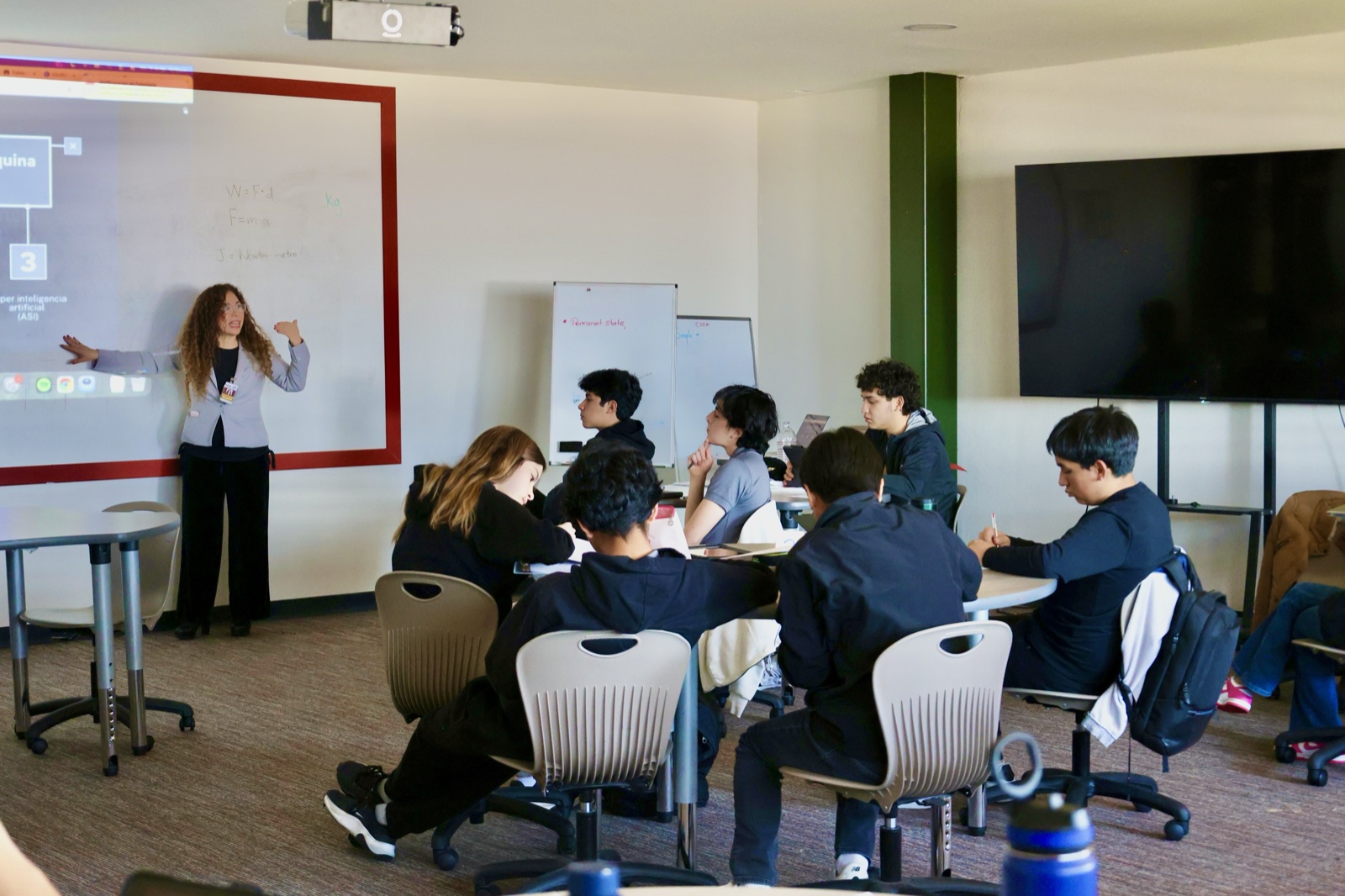 Prepa NWL students in modern collaborative classroom